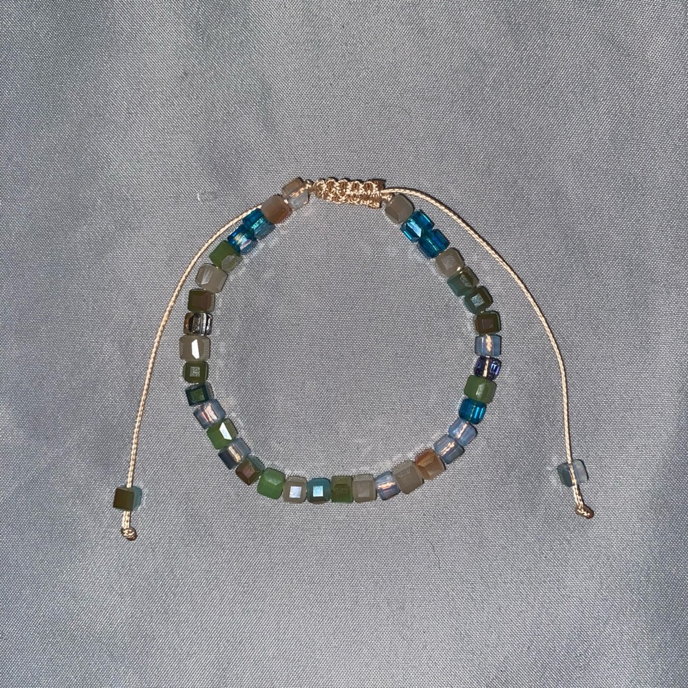 SHEIN Simple Beaded Adjustable Bracelet